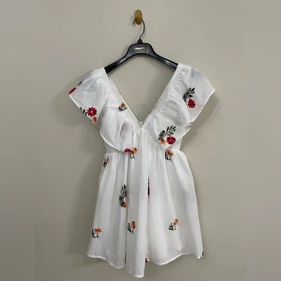 Lulus  White Embroidered Flutter Sleeve Mini Dress NWT Size M Medium - Picture 3 of 8